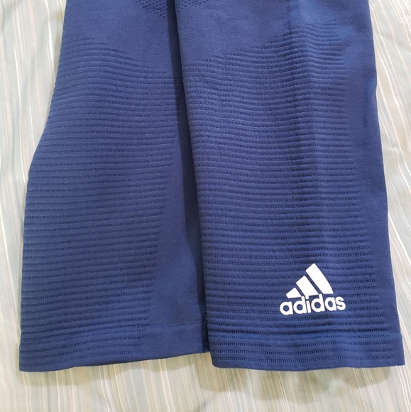 Adidas Sports Bra and Matching Leggings - Picture 4 of 4